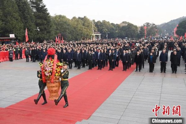 ManBetX网页版登录注册 各地人人赴韶山操心毛泽东生日130周年