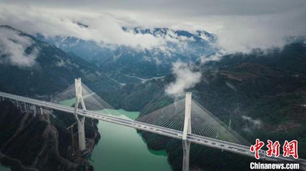 ManBetX全站客户端下载 景文高速通车运营满一年 解锁山区畲民“幸福密码”