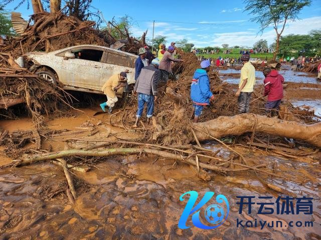 好意思大学反战现场“挺巴”一方遭群殴 民众聚焦校园冲破