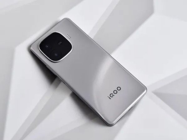 iQOO Z9 Turbo+卖点先容：旗舰芯仅仅小真理？